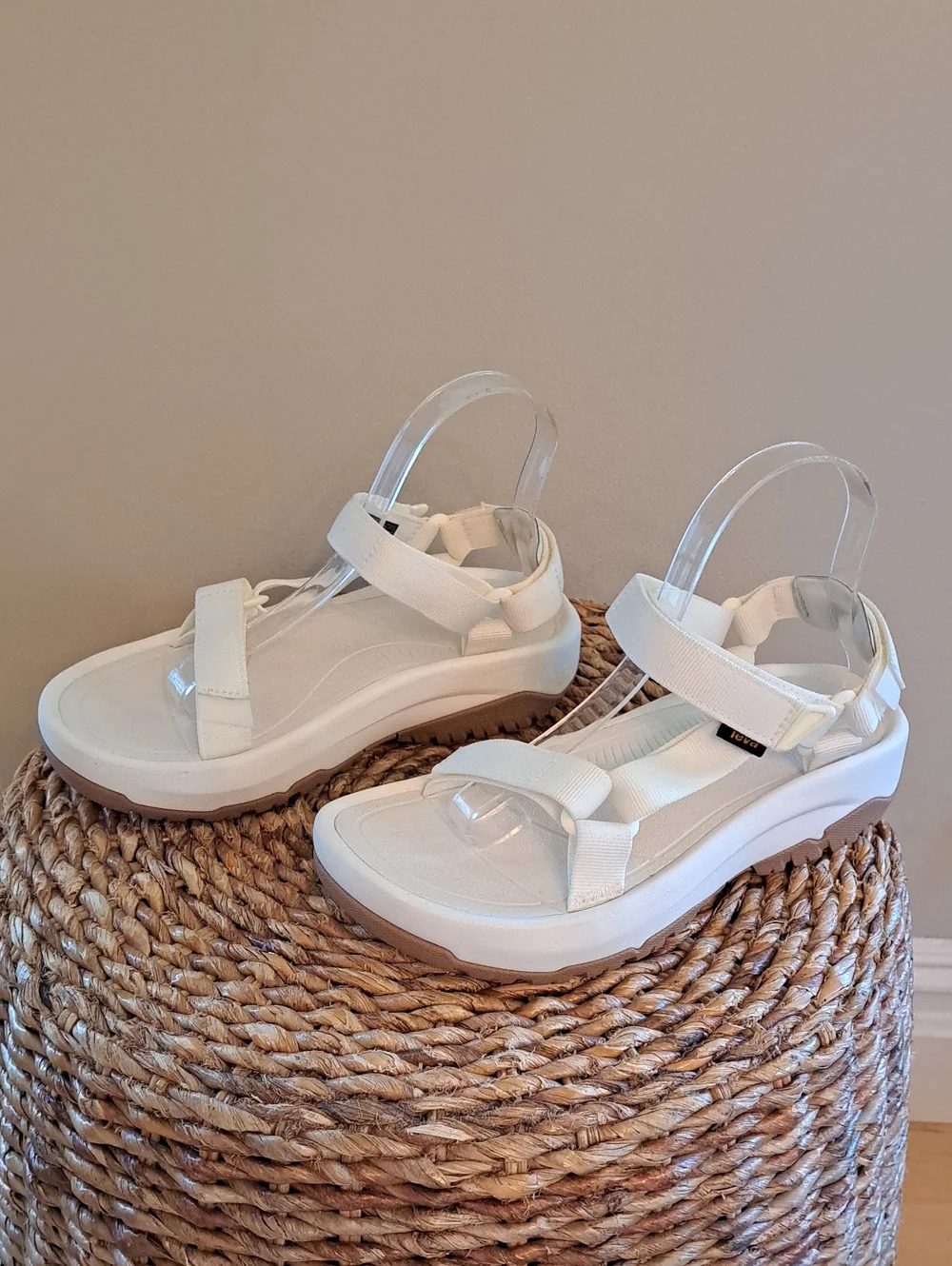 NWOT TEVA Womens Hurricane XLT2 Birch White Nylo /Rubber Athleisure Sandals 8